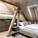 Old House Casino Koszarowa 1 Daire