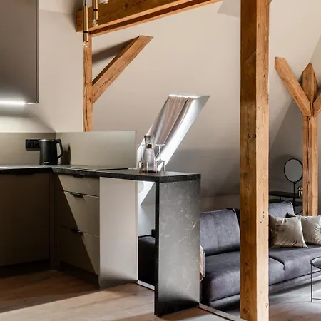 Old House Casino Koszarowa 1 アパート