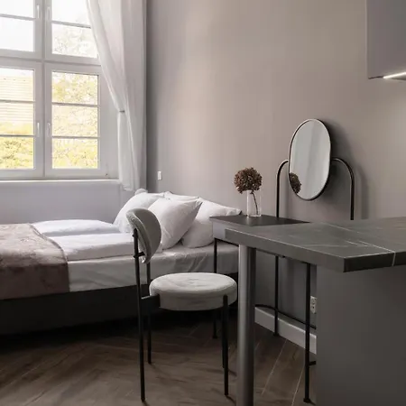 Old House Casino Koszarowa 1 アパート ヴロツワフ