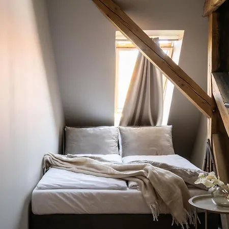 Old House Casino Koszarowa 1 アパート