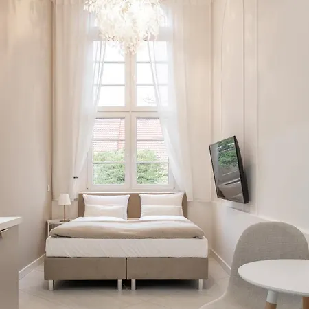 Old House Casino Koszarowa 1 アパート *